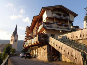 Отель Gasthaus Dorfberg  Картич